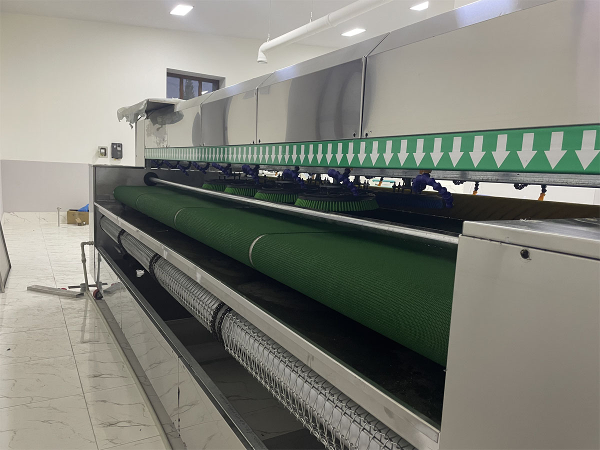 The XS4200fully automatic carpet cleaning machine 8 brush plates-02